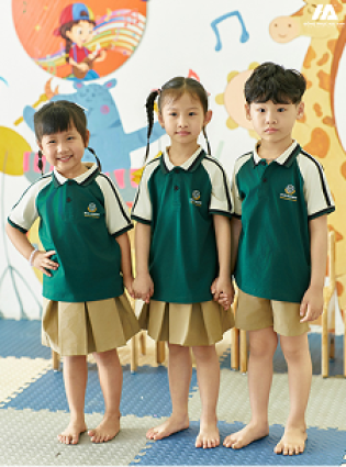 Đồng Phục Mầm Non Màu Vàng Cúc Phối Vai Xanh Đen