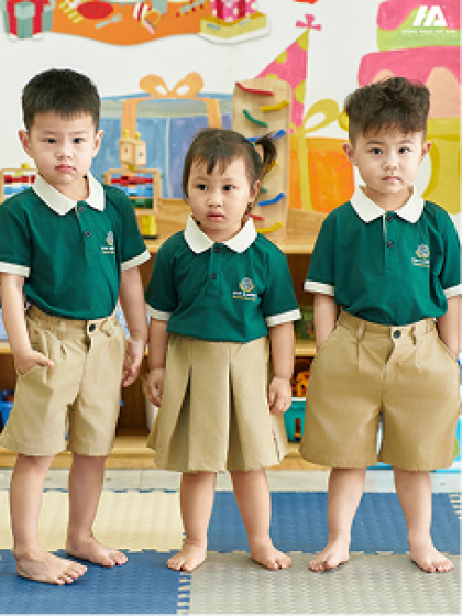 Đồng Phục Mầm Non Cổ Tròn Màu Xanh Đen
